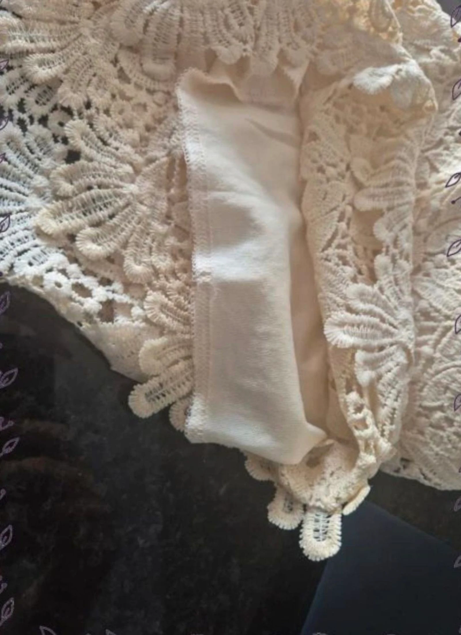 Nieuwe kanten shorts met voering, crèmekleur, maat S/M – photo 3